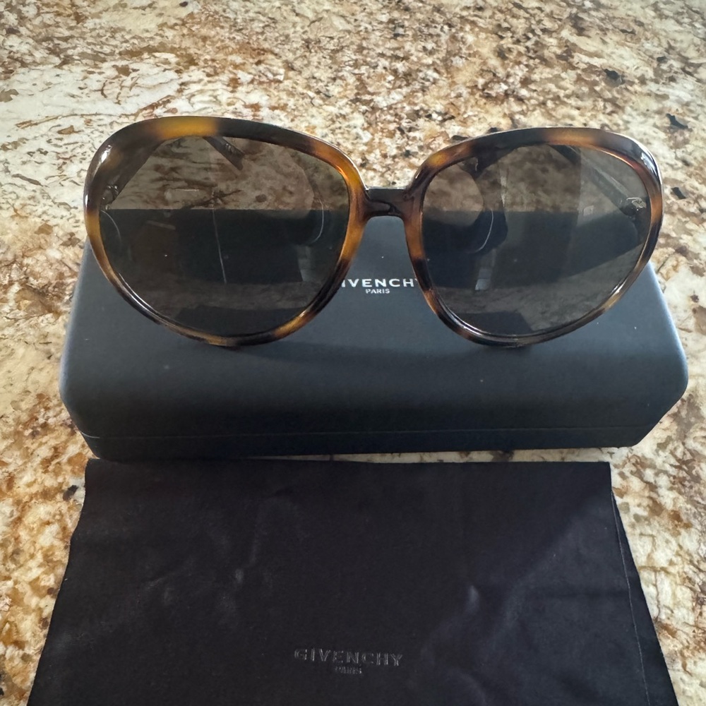 Givenchy Oversized Tortoiseshell Sunglasses With … - image 1
